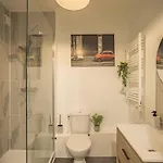 Julia Home, Madamedemconciergerie *
