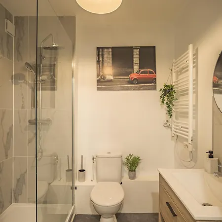 Julia Home, Madamedemconciergerie *