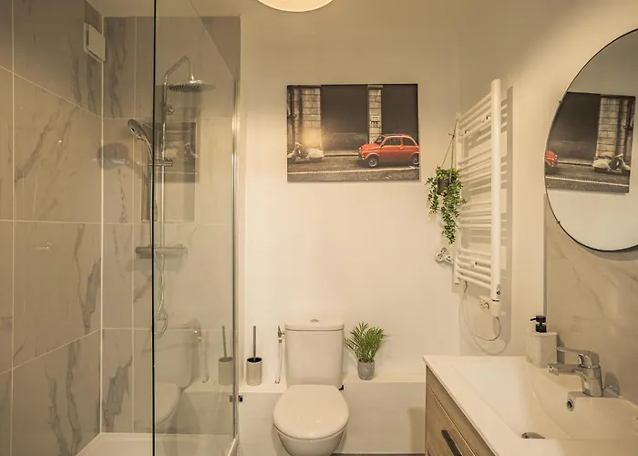 Julia Home, Madamedemconciergerie *